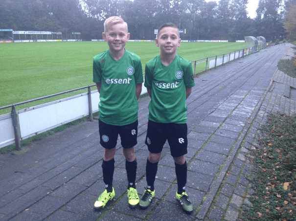 Voetbaltweeling Postma vindt Jonger Oranje hele leuke ervaring