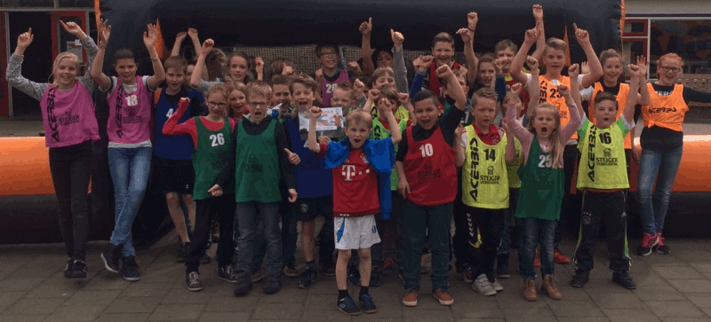 Sfeervolle Jonger Oranje Promotour bij Koningin Julianaschool in Ermelo