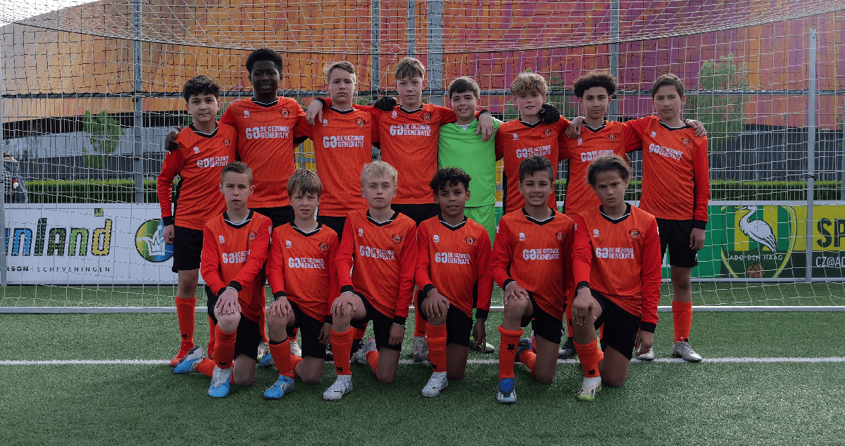 Teamfoto Jonger Oranje – ADO Den Haag – 8 mei 2024